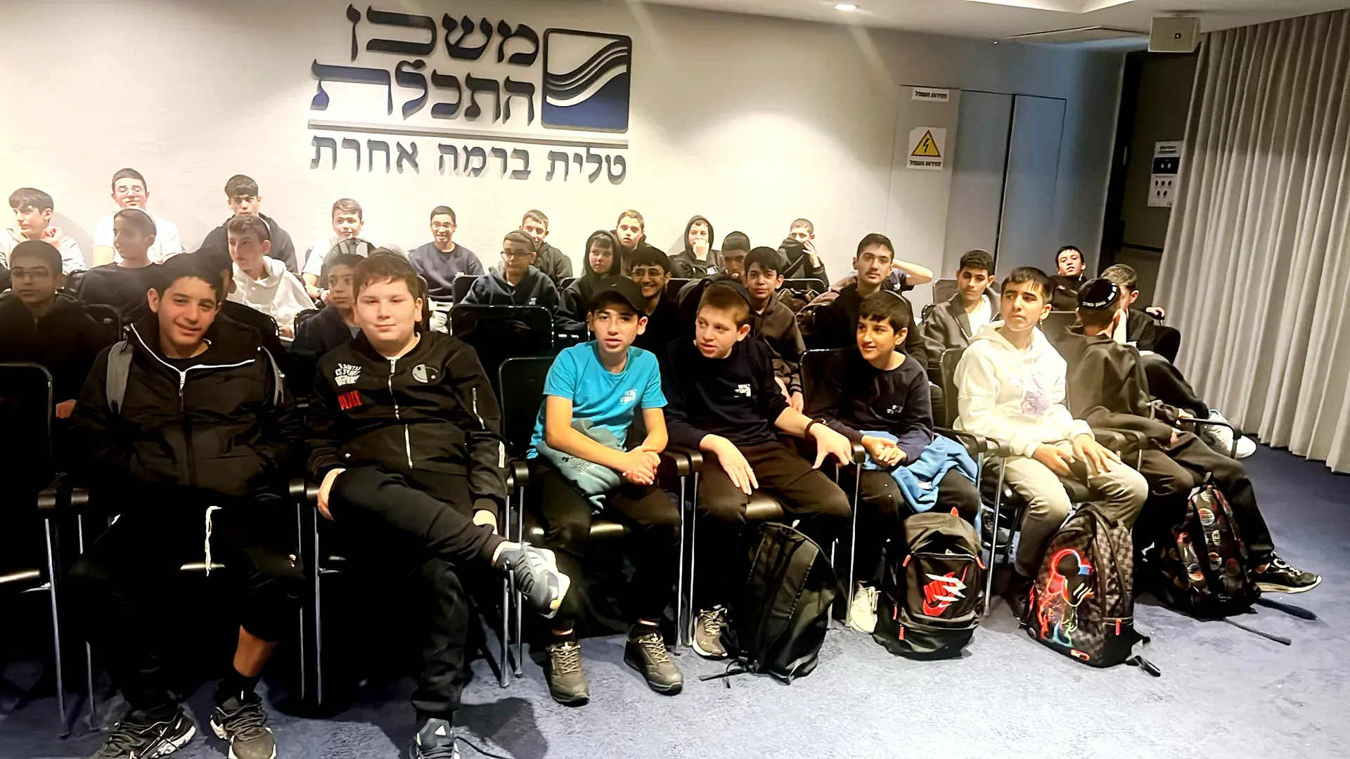 תלמידי רמת אקדמי בביקור במשכן התכלת